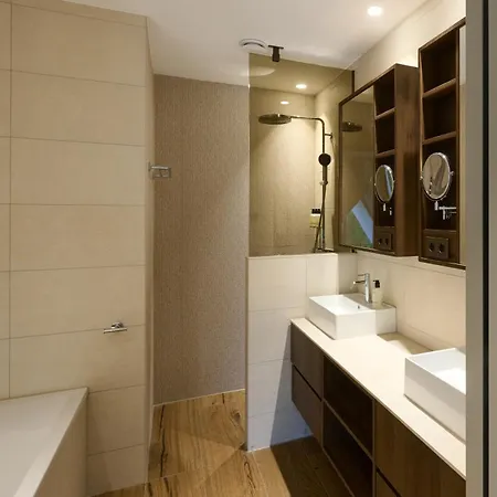 Scape Residences * دِن بورِخْ
